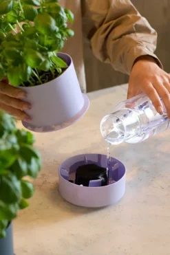 Billund self-watering pot