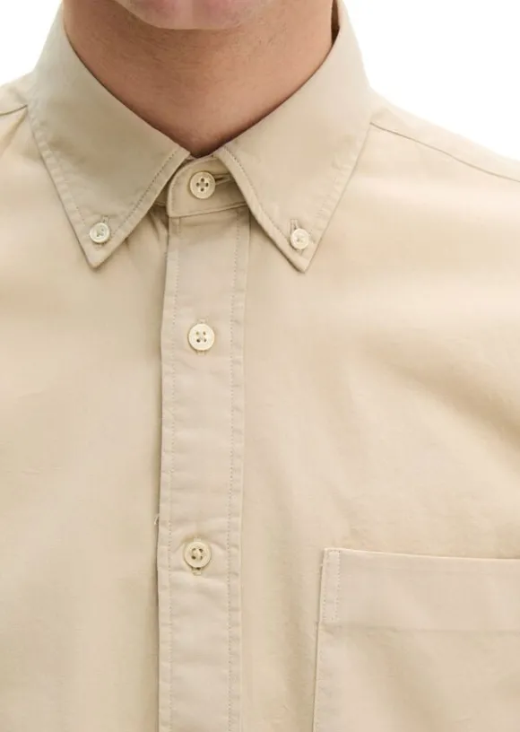 Button down collar, long sleeves, o