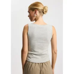 Elevate short top
