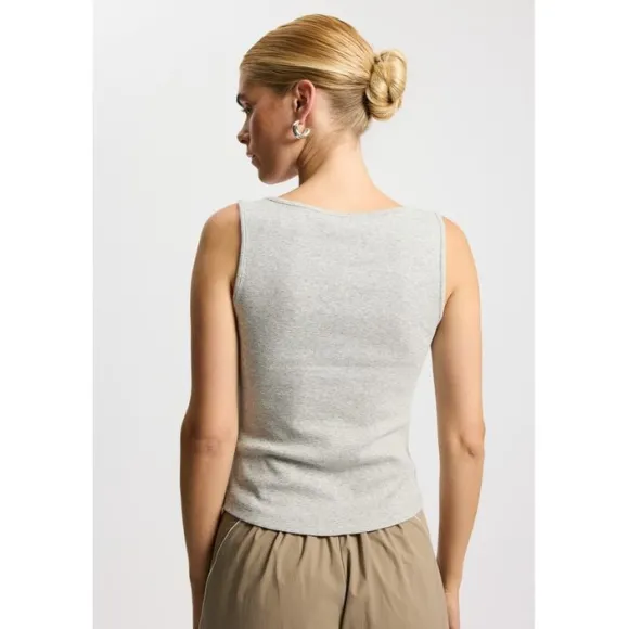 Elevate short top