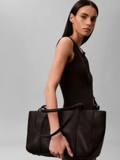 EMBLEM HW PEBBLE TOTE