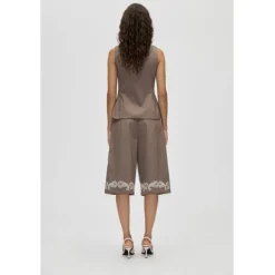 2492 Embroidered Canvas, Pleated Eyelet Bermuda