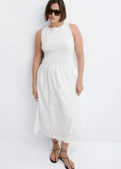 Embroidered lace flared dress