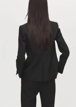 Fitted suit jacket