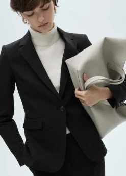 Fitted suit jacket