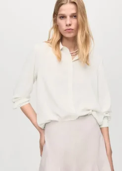 Fluid long-sleeved blouse