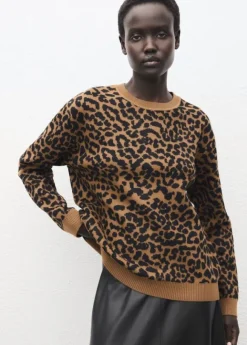 Leopard-print knitted sweater