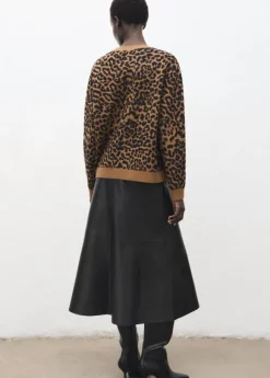 Leopard-print knitted sweater