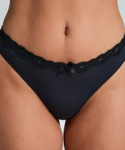 Lola Thong