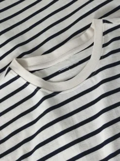 Loose striped t-shirt