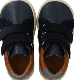 Mid-cut sneaker