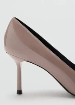 Patent leather pointed-toe court sh