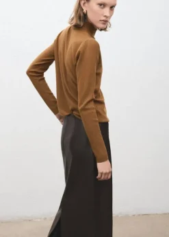 Perkins-neck sweater with button