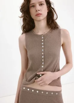 Plain button top