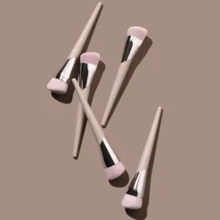 Precision Foundation Brush 145 - Sminkborste