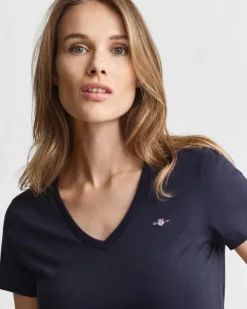 REG SHIELD SS V-NECK T-SHIRT