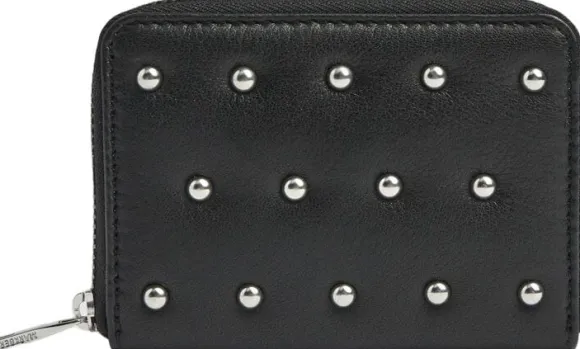 Selmambg Wallet, Studs