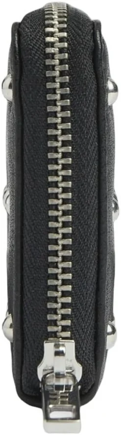 Selmambg Wallet, Studs