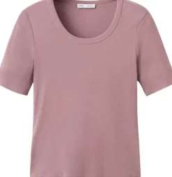 Short-sleeved fitted t-shirt