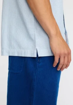 Short-sleeve shirts