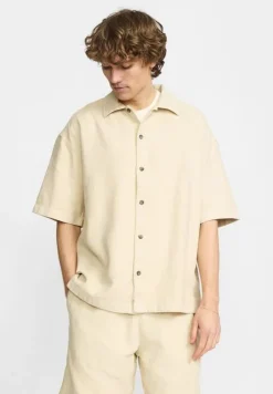 Short-sleeve shirts