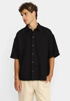Short-sleeve shirts