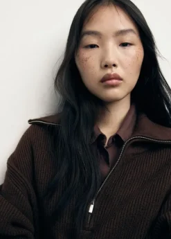 Sweater with contrasting zip collar