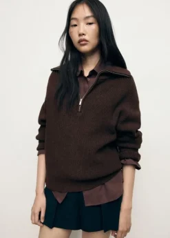 Sweater with contrasting zip collar