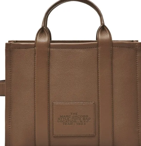 THE MEDIUM TOTE