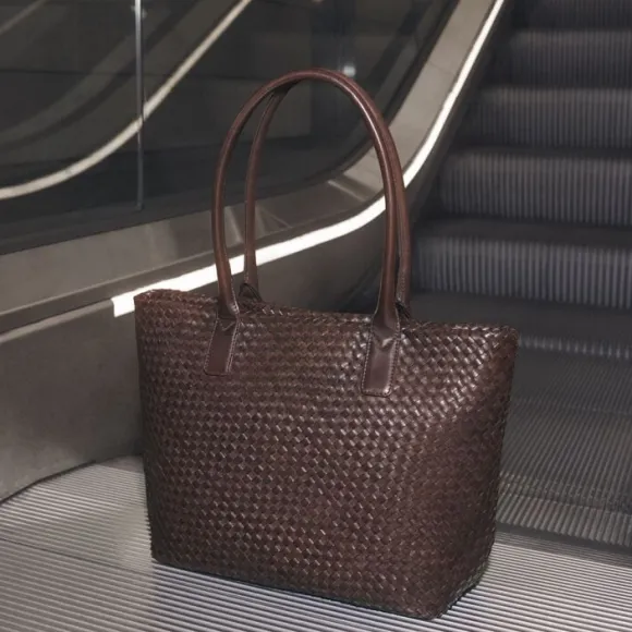 Wrenmbg Shopper, Weave